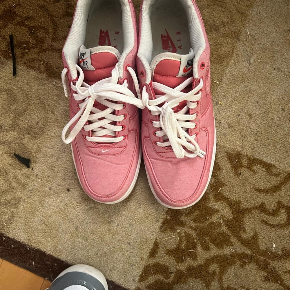 Nike men’s Coral Sneakers
